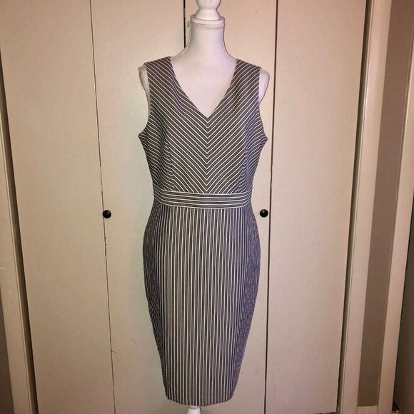 Evan Picone Dresses & Skirts - Black Label by Evan Picone Sleeveless Dress Womens 10 Used One Snag